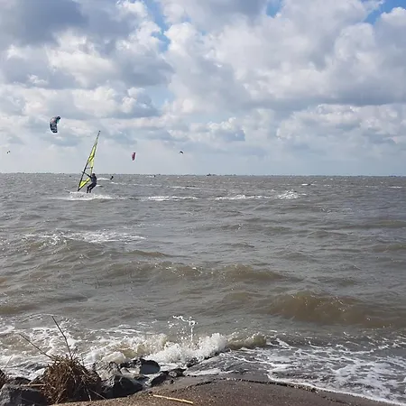 Carolin Am Nordseedeich * Wurster Nordseekuste
