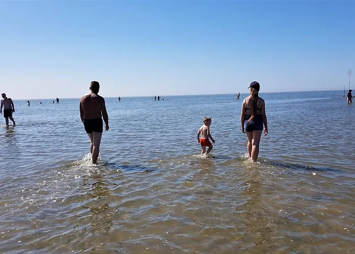 Carolin Am Nordseedeich * Wurster Nordseekuste